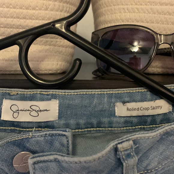 Women’s rolled crop skinny stonewash, jeans - Picture 2 of 4